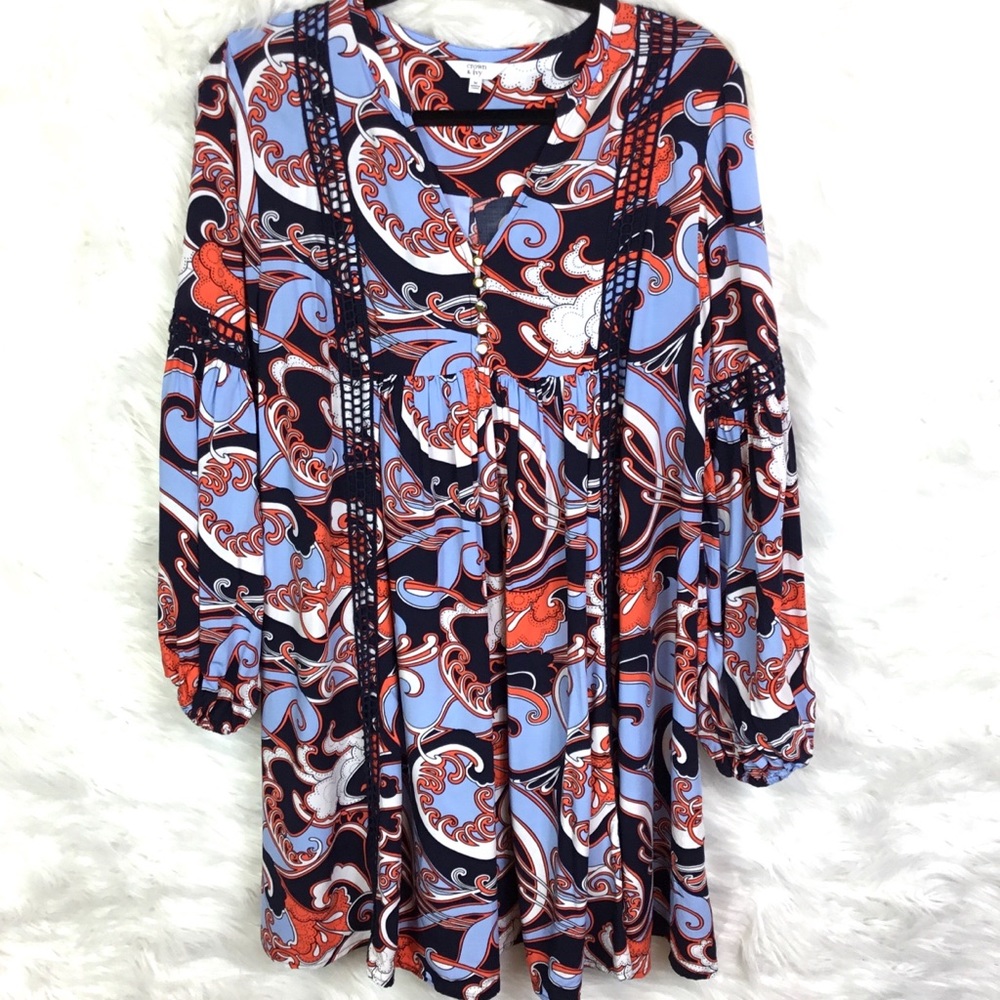 Crown & Ivy TOP size Medium